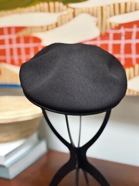 Kangol Black Tropic 504 Ventair Flat Cap Hat Medium Classic Golf Ivy